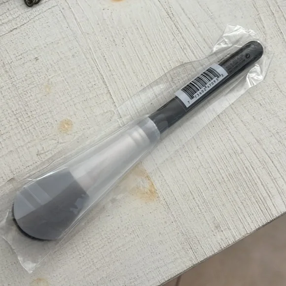 MAC powder/blush brush, 129S. New! - Picture 3 of 4